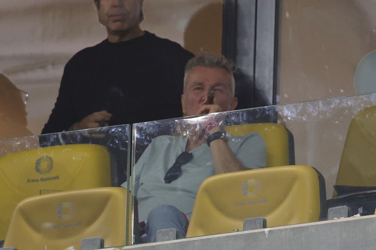 Ipostază neașteptată la Dinamo - Craiova » Vedeta, surprinsă cu trabuc și cu un pahar de vin la VIP