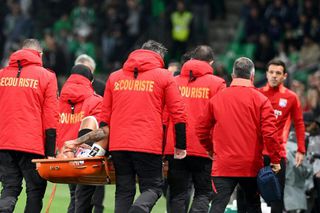 Scandal monstru la St. Etienne! „Roșu” retras, greșeală recunoscută. Arbitru lovit, meci întrerupt!