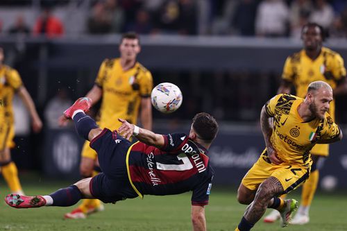 Orsolini (Bologna) înscrie spectaculos, din foarfecă, împotriva lui Inter (1-0) / Foto: Imago
