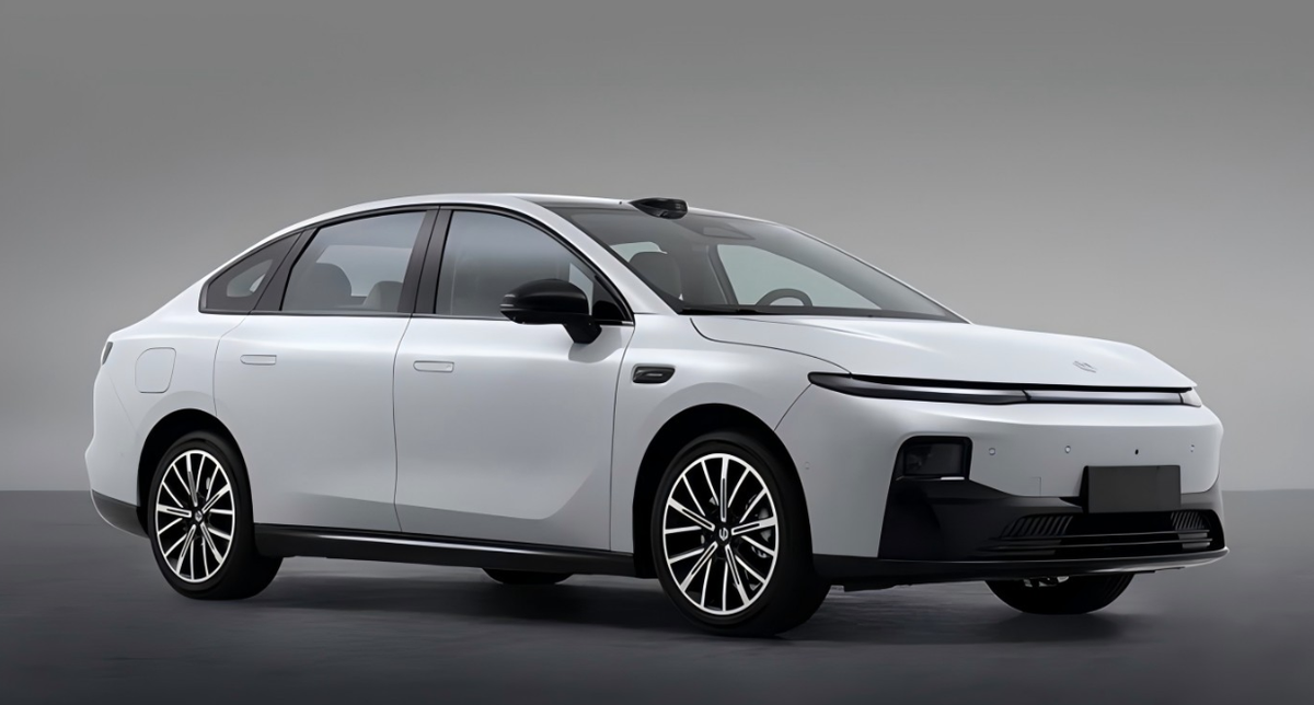 Cum arată modelul B01, primul sedan electric din catalogul Leapmotor