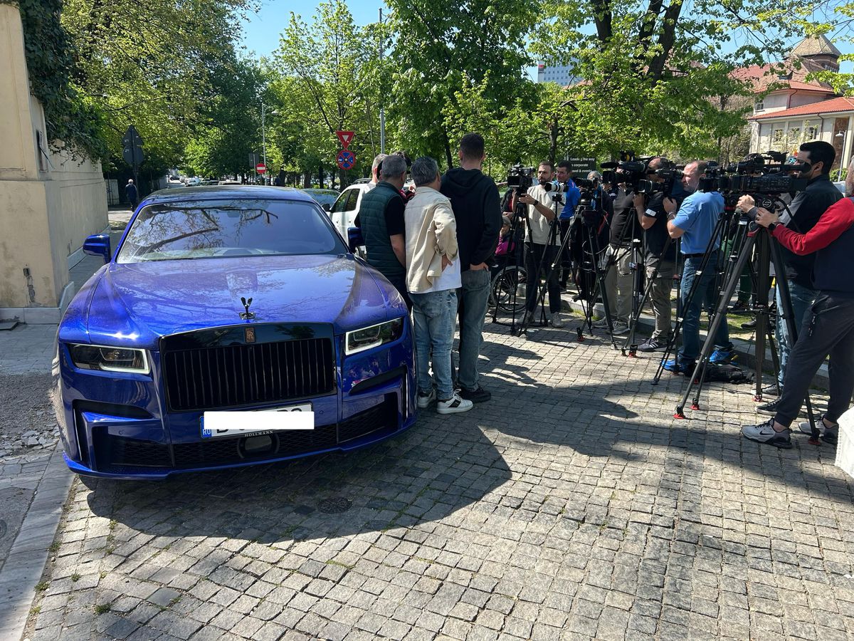 Gigi Becali a apărut la Palat cu noul supercar de 500.000 de euro: „Este cea mai bună dintre toate, doar cu ea mai merg”