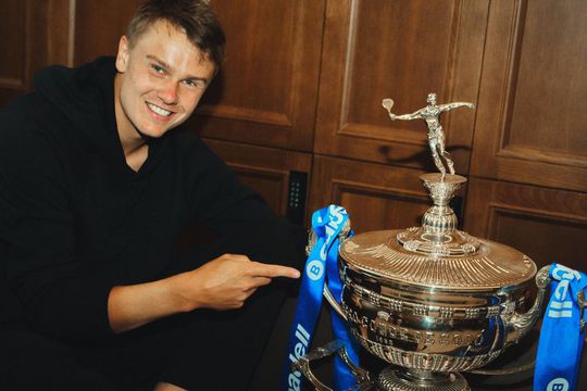 Holger Rune cu trofeul de la Barcelona Foto: Trofeo Conde de Godo