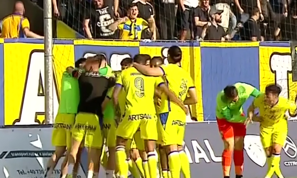 Petrolul o demolează pe Gloria Buzău » Elevii lui Ilie Stan sunt cu un pas în Liga a 2-a