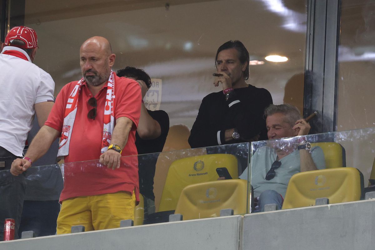 Ipostază neașteptată la Dinamo - Craiova » Vedeta, surprinsă cu trabuc și cu un pahar de vin la VIP