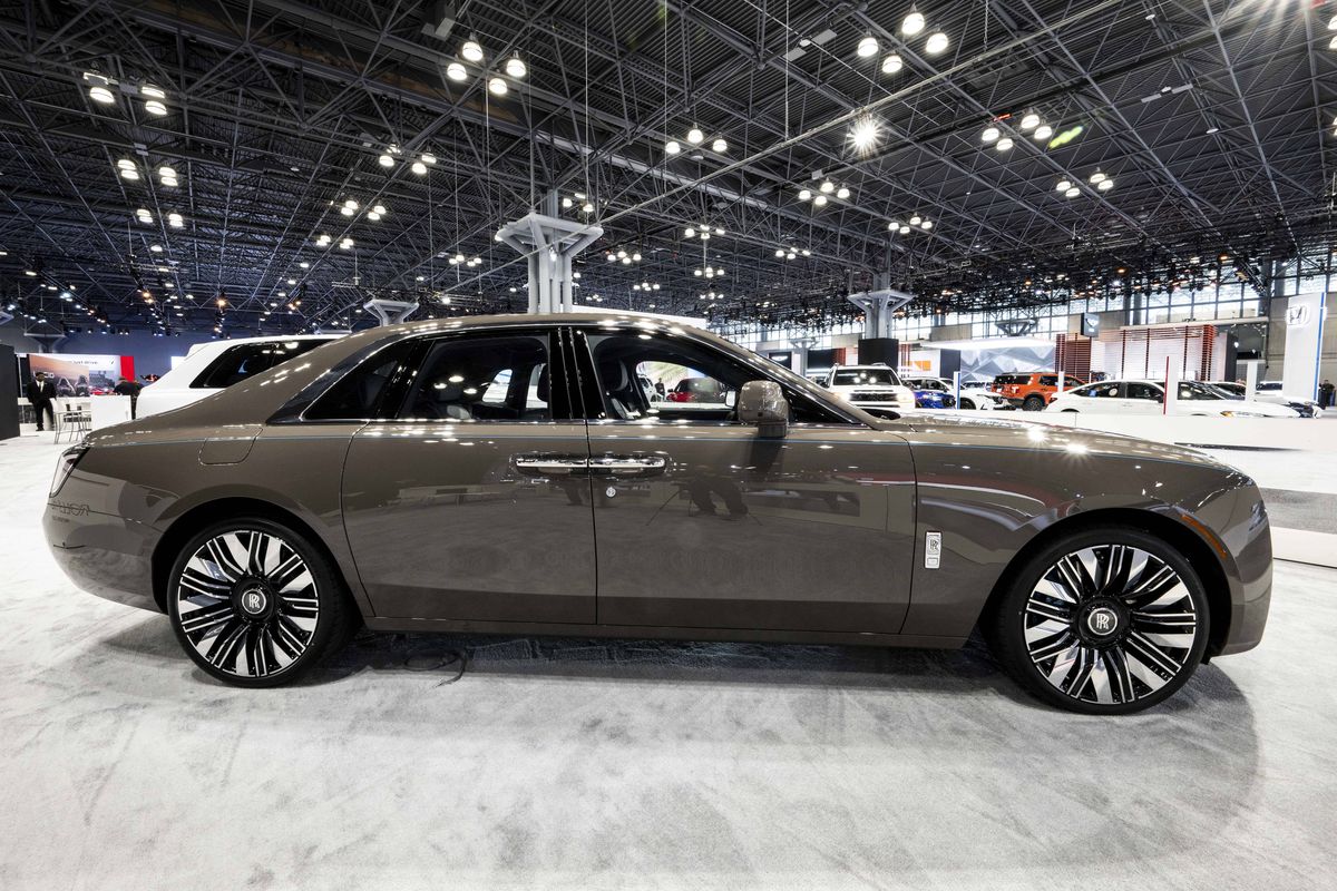 Rolls-Royce Ghost Black Badge 2021 - mașina lui Gigi Becali