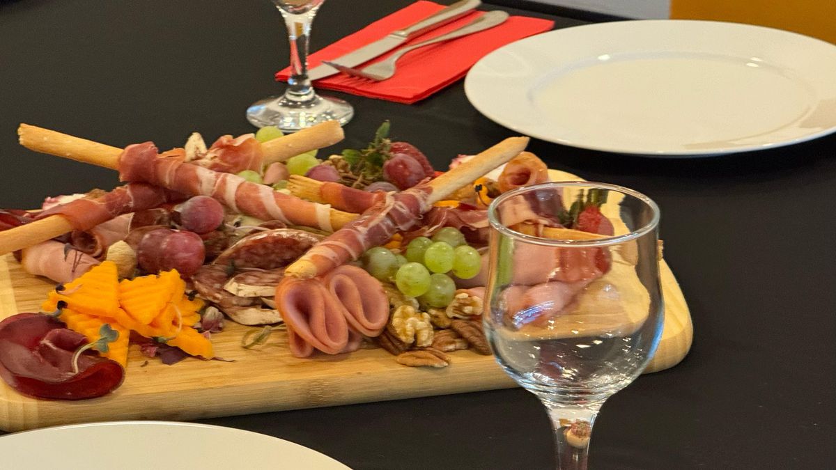 Cum arată meniul pentru fanii care au plătit 390 lei la Dinamo - Universitatea Craiova: ce surpriză au primit