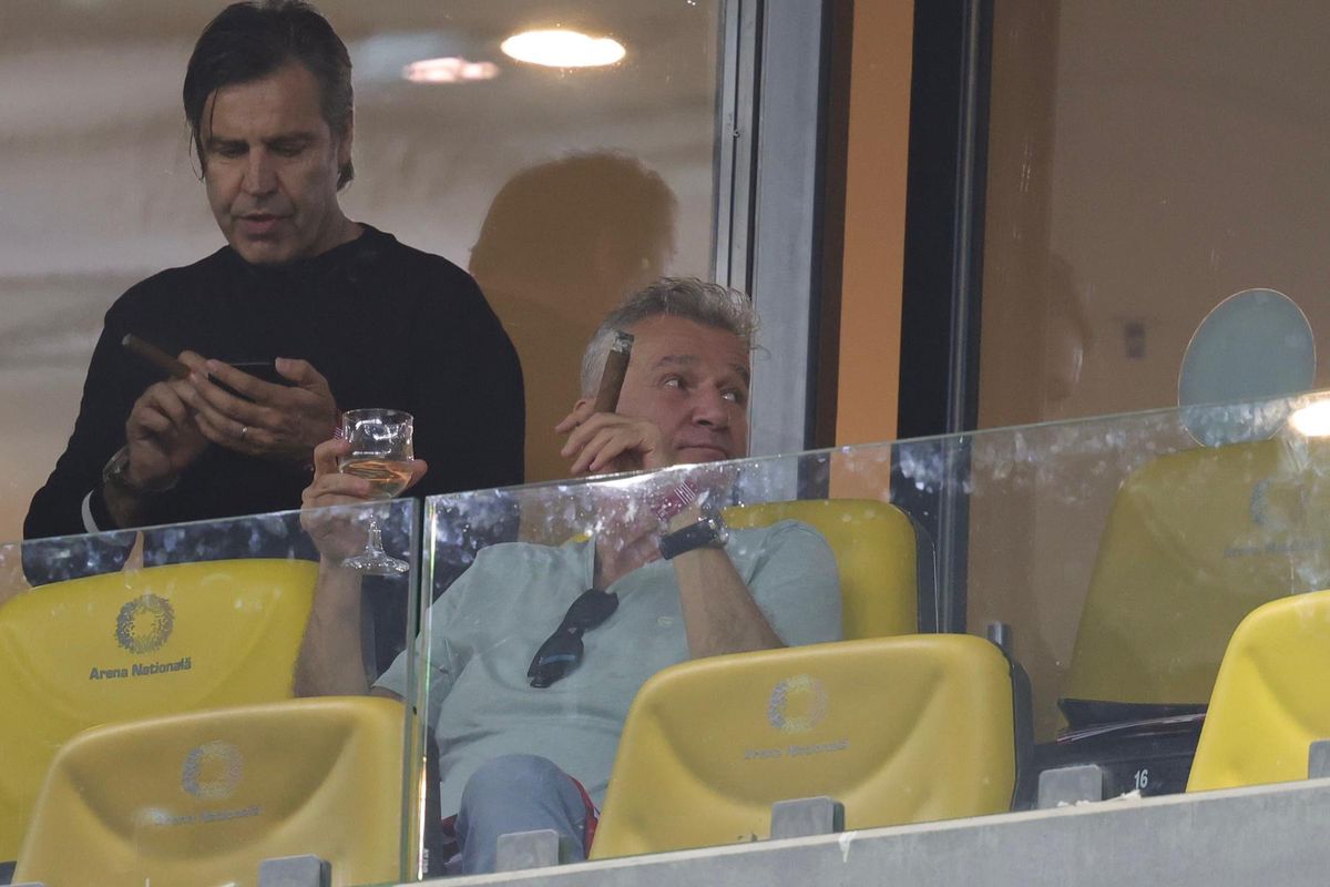 Ipostază neașteptată la Dinamo - Craiova » Vedeta, surprinsă cu trabuc și cu un pahar de vin la VIP