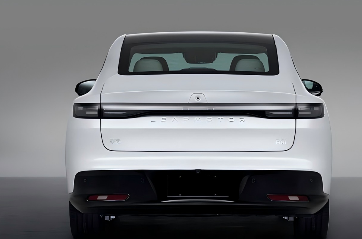 Cum arată modelul B01, primul sedan electric din catalogul Leapmotor