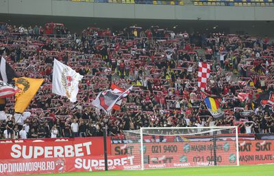 Dinamo - Craiova s-a terminat cu scântei » Scandal în curtea stadionului, un suporter luat pe sus de Jandarmerie: ce s-a întâmplat