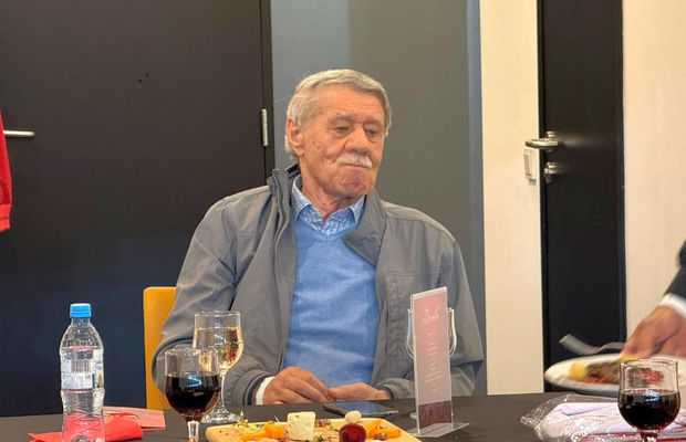 „Săgeata Carpaților”, în lojă la Dinamo - Universitatea Craiova: cum a fost surprins un cvadruplu campion al României