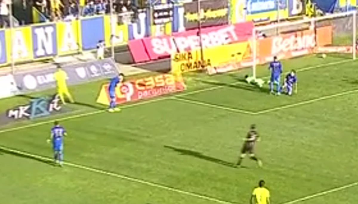 Gol ireal în Superligă » Gicu Grozav a înscris dintr-un unghi imposibil, după greșeli în lanț în defensiva adversă