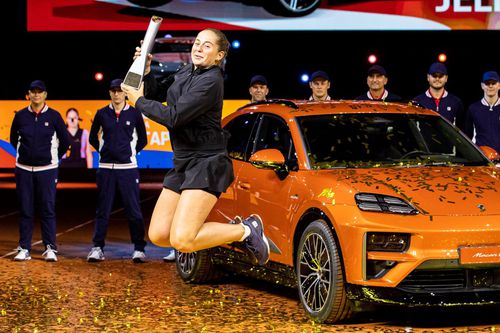 Jelena Ostapenko sărbătorind victoria de la Stuttgart Foto: Imago Images
