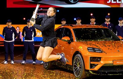 Jelena Ostapenko, deasupra tuturor! » După Iga Swiatek, a spulberat-o pe Aryna Sabalenka în finala de la Stuttgart