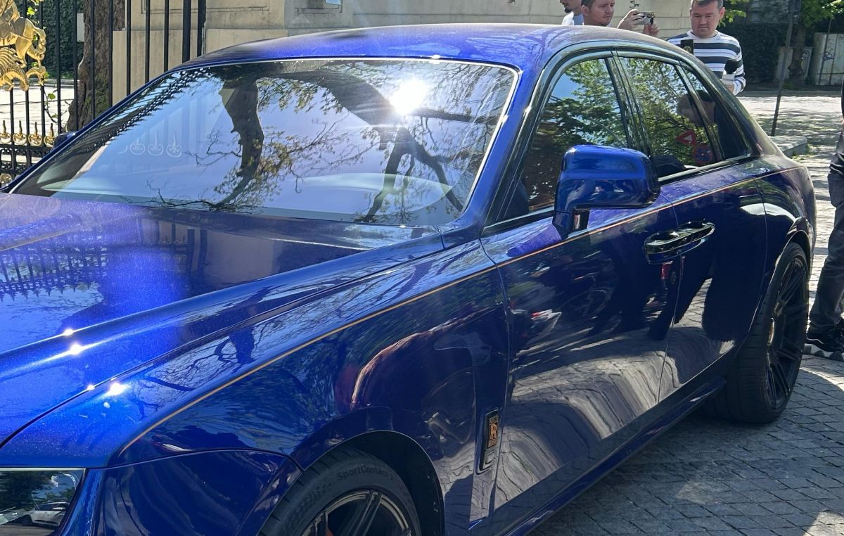 Gigi Becali a apărut la Palat cu noul supercar de 500.000 de euro: „Este cea mai bună dintre toate, doar cu ea mai merg”