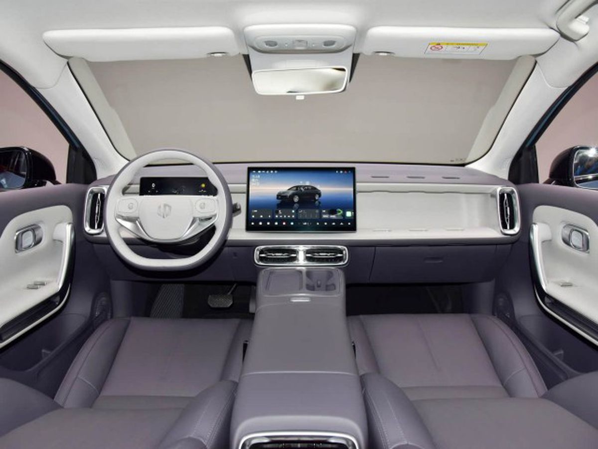 Cum arată modelul B01, primul sedan electric din catalogul Leapmotor