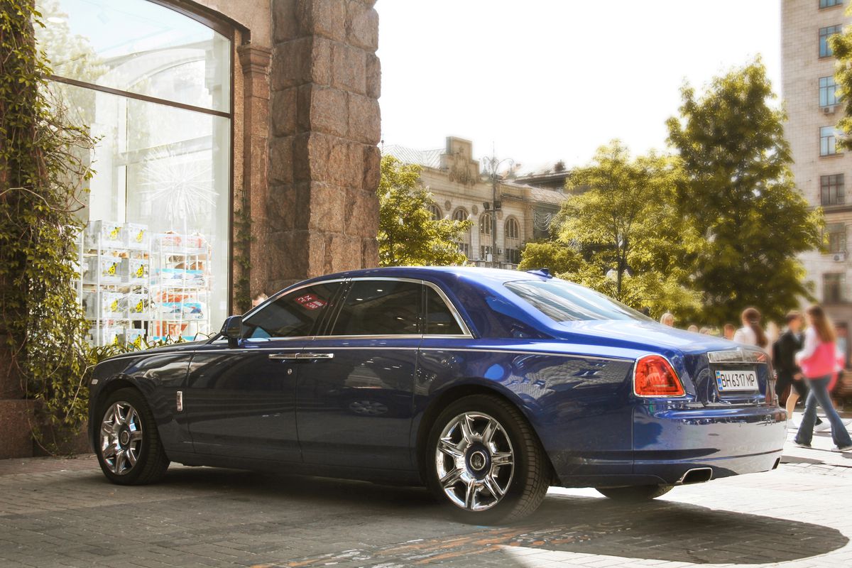 Gigi Becali a apărut la Palat cu noul supercar de 500.000 de euro: „Este cea mai bună dintre toate, doar cu ea mai merg”