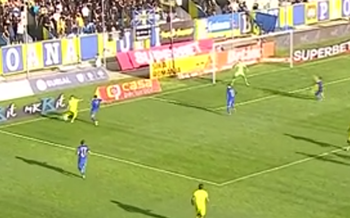 Gol ireal în Superligă » Gicu Grozav a înscris dintr-un unghi imposibil, după greșeli în lanț în defensiva adversă