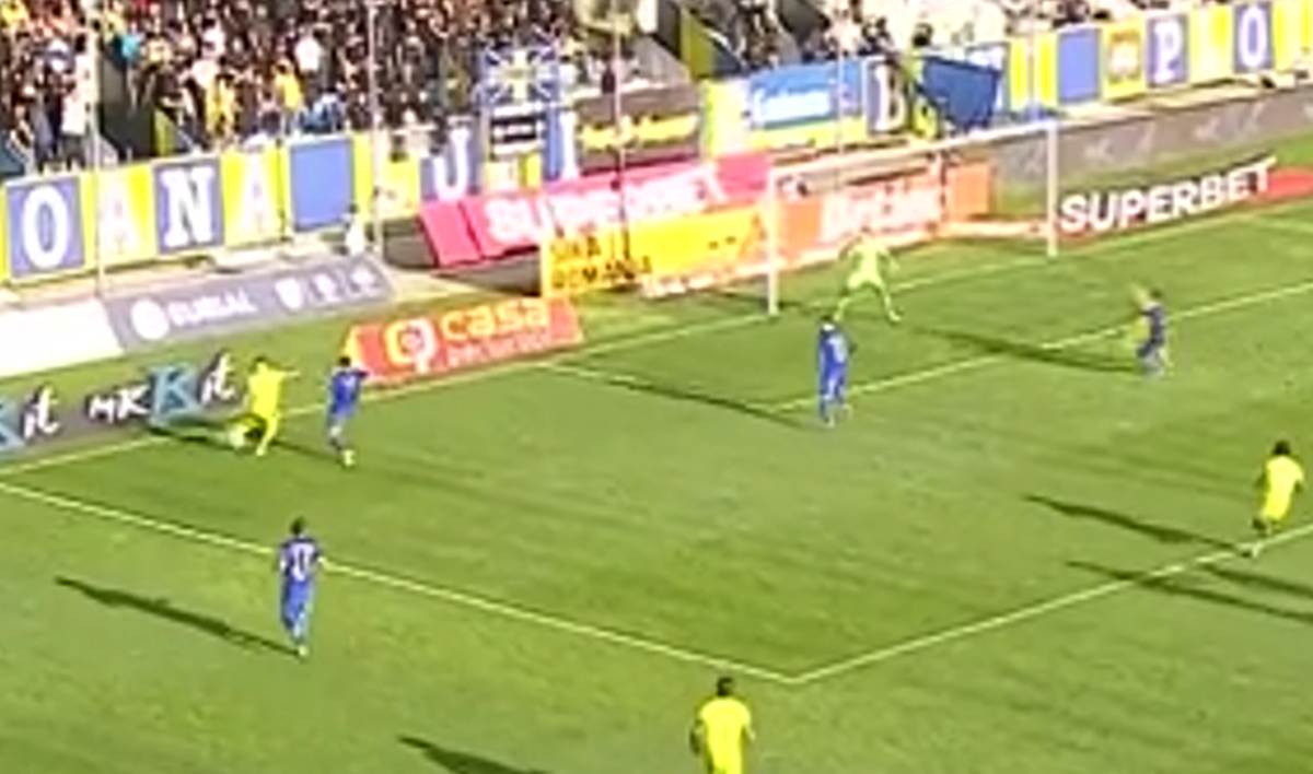 Gol ireal în Superligă » Gicu Grozav a înscris dintr-un unghi imposibil, după greșeli în lanț în defensiva adversă
