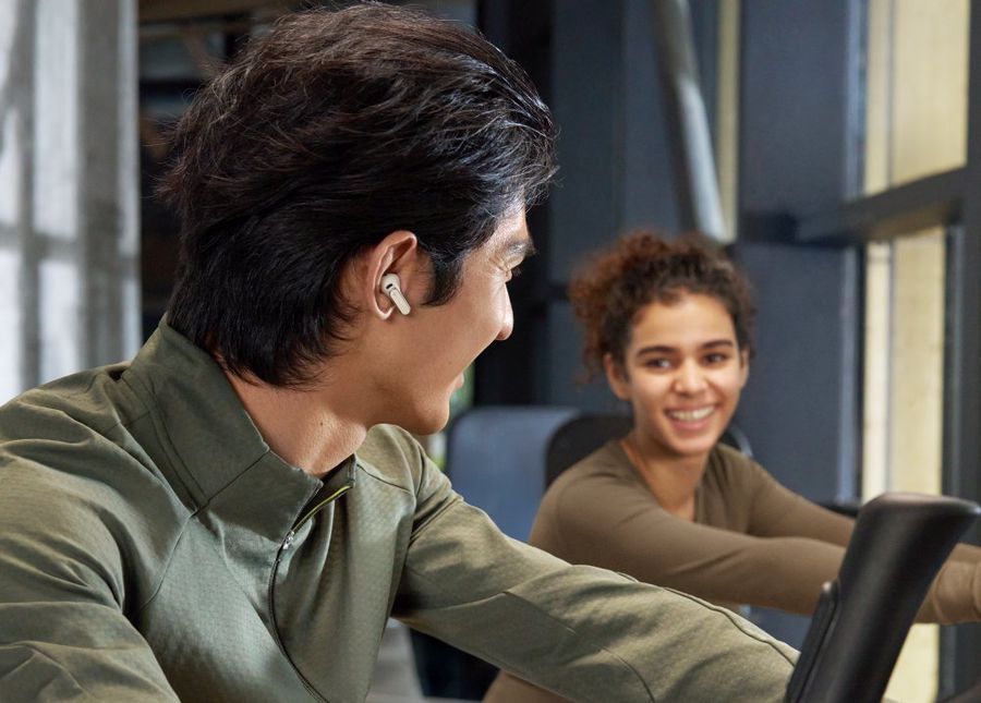 Zgomotul dispare, energia rămâne. Căștile HUAWEI FreeBuds Pro 5 reacționează la tot ce se întâmplă în jurul tău chiar dacă ești mereu în mișcare