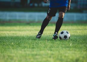 Cum eviți reparațiile frecvente la terenuri sportive cu gazon artificial