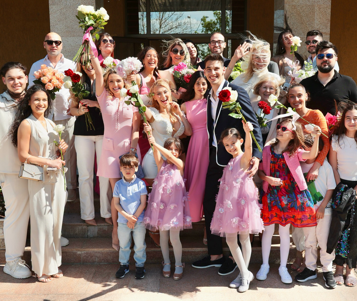 Andreea Bălan s-a căsătorit cu tenismenul Victor Cornea! Imagini cu ținuta spectaculoasă a artistei