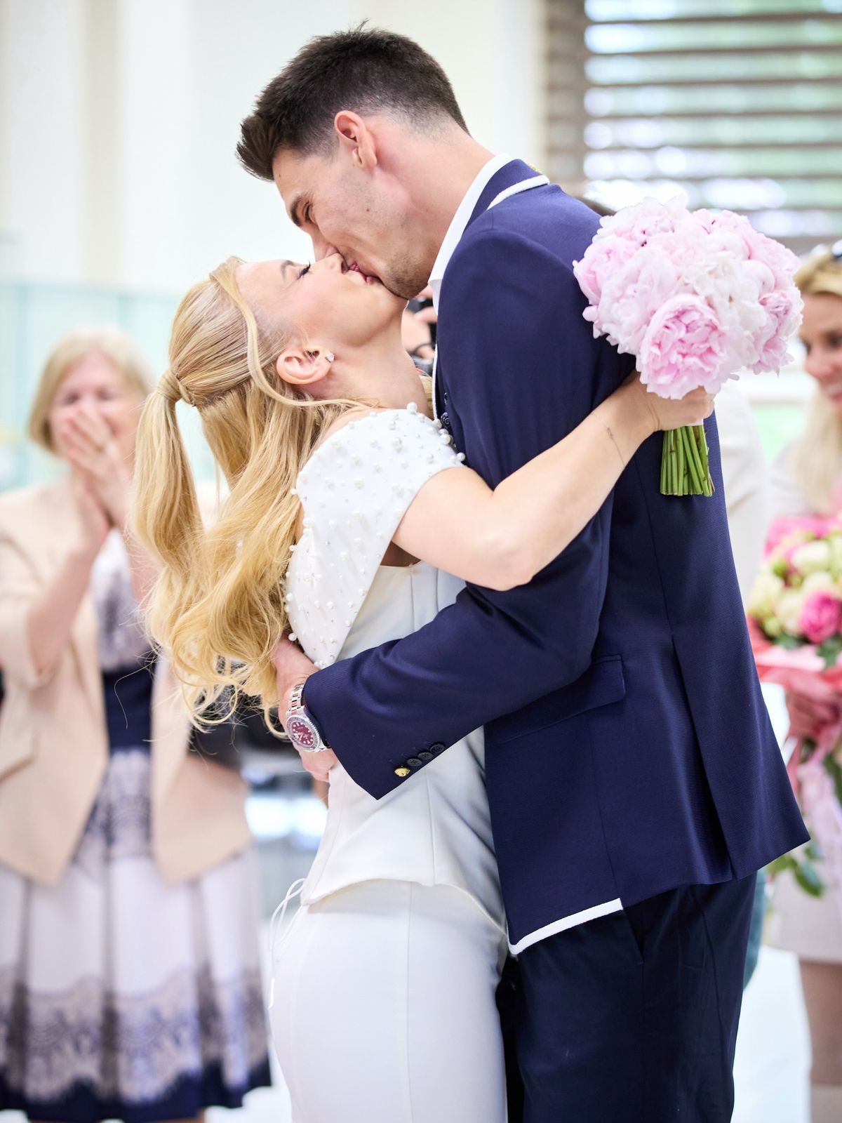 Andreea Bălan s-a căsătorit cu tenismenul Victor Cornea! Imagini cu ținuta spectaculoasă a artistei