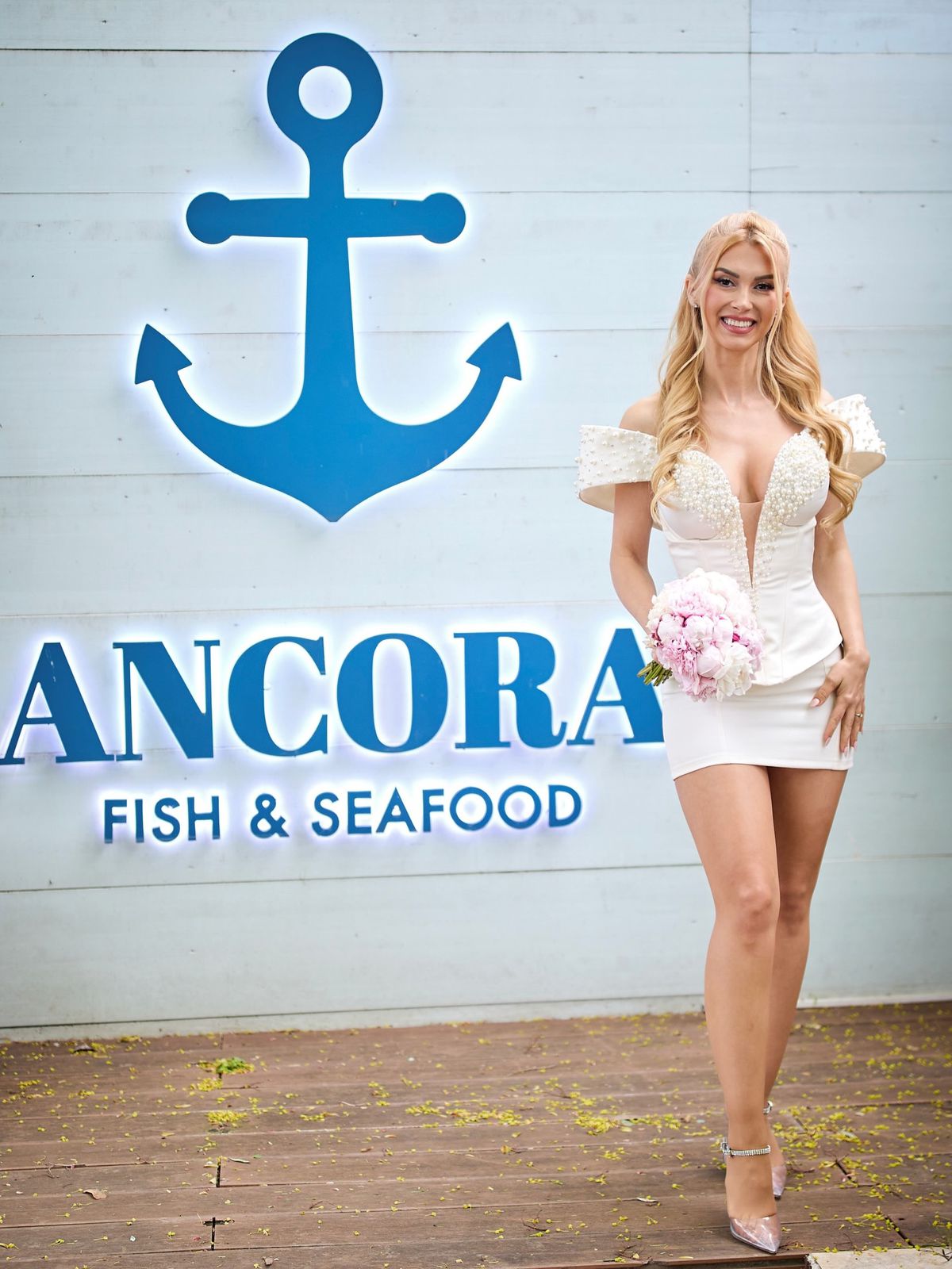 Andreea Bălan s-a căsătorit cu tenismenul Victor Cornea! Imagini cu ținuta spectaculoasă a artistei