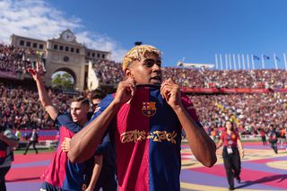 Barcelona, tricouri speciale în „El Clasico”