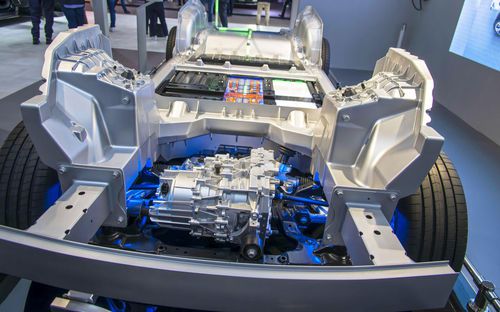 La standul producătorului de baterii CATL este prezentată bateria LFP pentru mașini electrice, foto: Imago