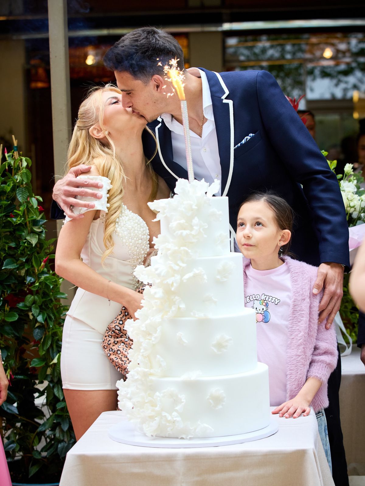 Andreea Bălan s-a căsătorit cu tenismenul Victor Cornea! Imagini cu ținuta spectaculoasă a artistei