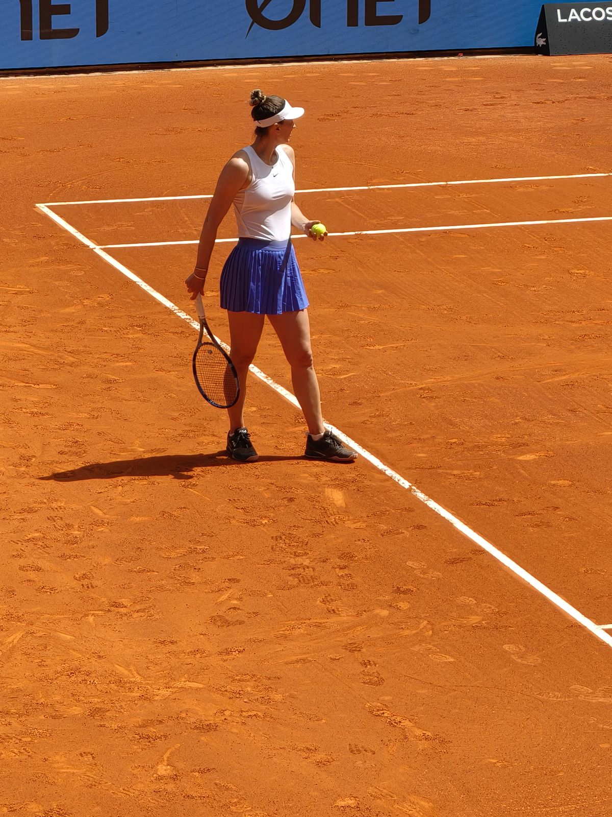 Irina Begu, revenire cu înfrângere la Madrid » A ieșit de pe teren aruncând spectatorilor prosoape și stând la poze