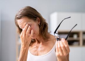 Poți amâna operația de cataractă? Care sunt riscurile dacă aștepți prea mult?