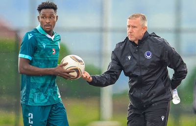 După 9 luni în Africa, Reghecampf oferă detalii inedite: „Știți cât am buget aici?” + „M-aș mai vedea în România la o singură echipă”