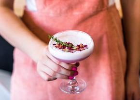Cu cireșe, rodii sau citrice? Iată câteva rețete inedite de cocktailuri cu Prosecco și fructe!