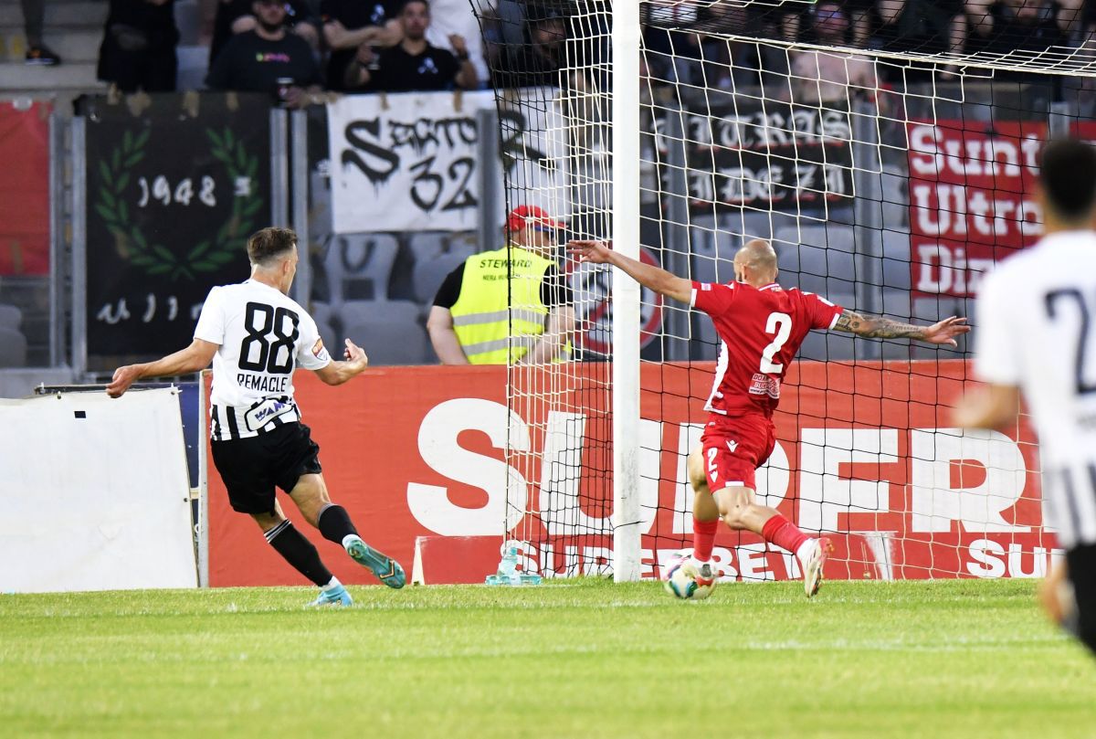 Doi mari dinamoviști, perplecși la pauza meciului cu U Cluj: „N-am cum să înțeleg așa ceva. Inexistent!”