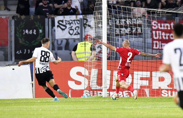 Doi mari dinamoviști, perplecși la pauza meciului cu U Cluj: „N-am cum să înțeleg așa ceva. Inexistent!”