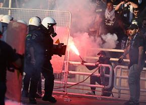 Haos la finala dintre PAOK și Panathinaikos! Meci oprit: bătaie generală, fotbalist lovit cu un obiect contondent