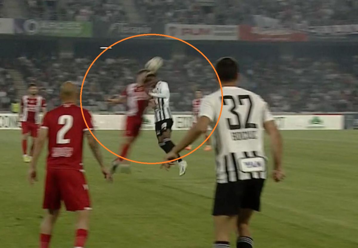 AUCH! Ciocnire horror în U Cluj - Dinamo: fotbalistul lui Uhrin, schimbat după ce a fost făcut K.O. de Ely Fernandes!