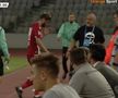 AUCH! Ciocnire horror în U Cluj - Dinamo: fotbalistul lui Uhrin, schimbat după ce a fost făcut K.O. de Ely Fernandes!