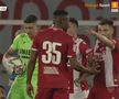 AUCH! Ciocnire horror în U Cluj - Dinamo: fotbalistul lui Uhrin, schimbat după ce a fost făcut K.O. de Ely Fernandes!