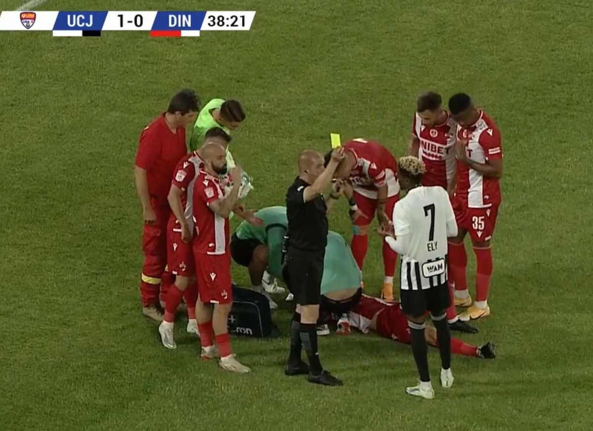 AUCH! Ciocnire horror în U Cluj - Dinamo: fotbalistul lui Uhrin, schimbat după ce a fost făcut K.O. de Ely Fernandes!