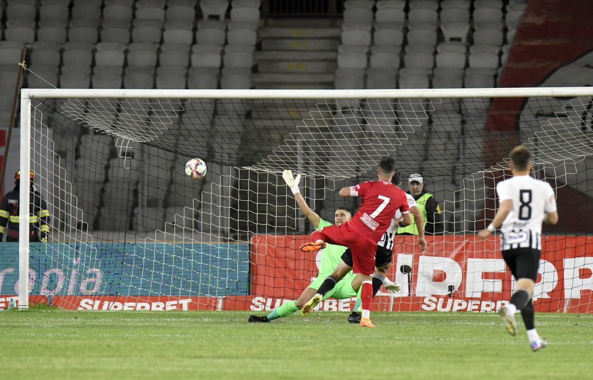 Uhrin a luat decizia: portarul cu 8 gafe mari în acest sezon apără poarta lui Dinamo în meciul decisiv cu U Cluj