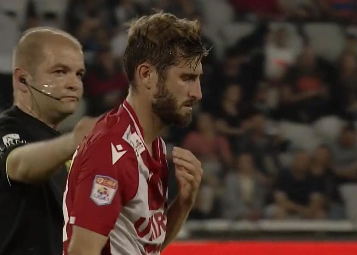 AUCH! Ciocnire horror în U Cluj - Dinamo: fotbalistul lui Uhrin, schimbat după ce a fost făcut K.O. de Ely Fernandes!