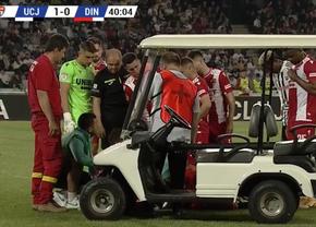 AUCH! Ciocnire horror în U Cluj - Dinamo: fotbalistul lui Uhrin, schimbat după ce a fost făcut K.O. de Ely Fernandes!