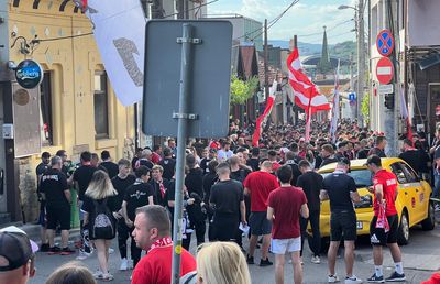 Fanii lui U Cluj și Dinamo au venit împreună la meciul de baraj: încurajări, dar și derapaje