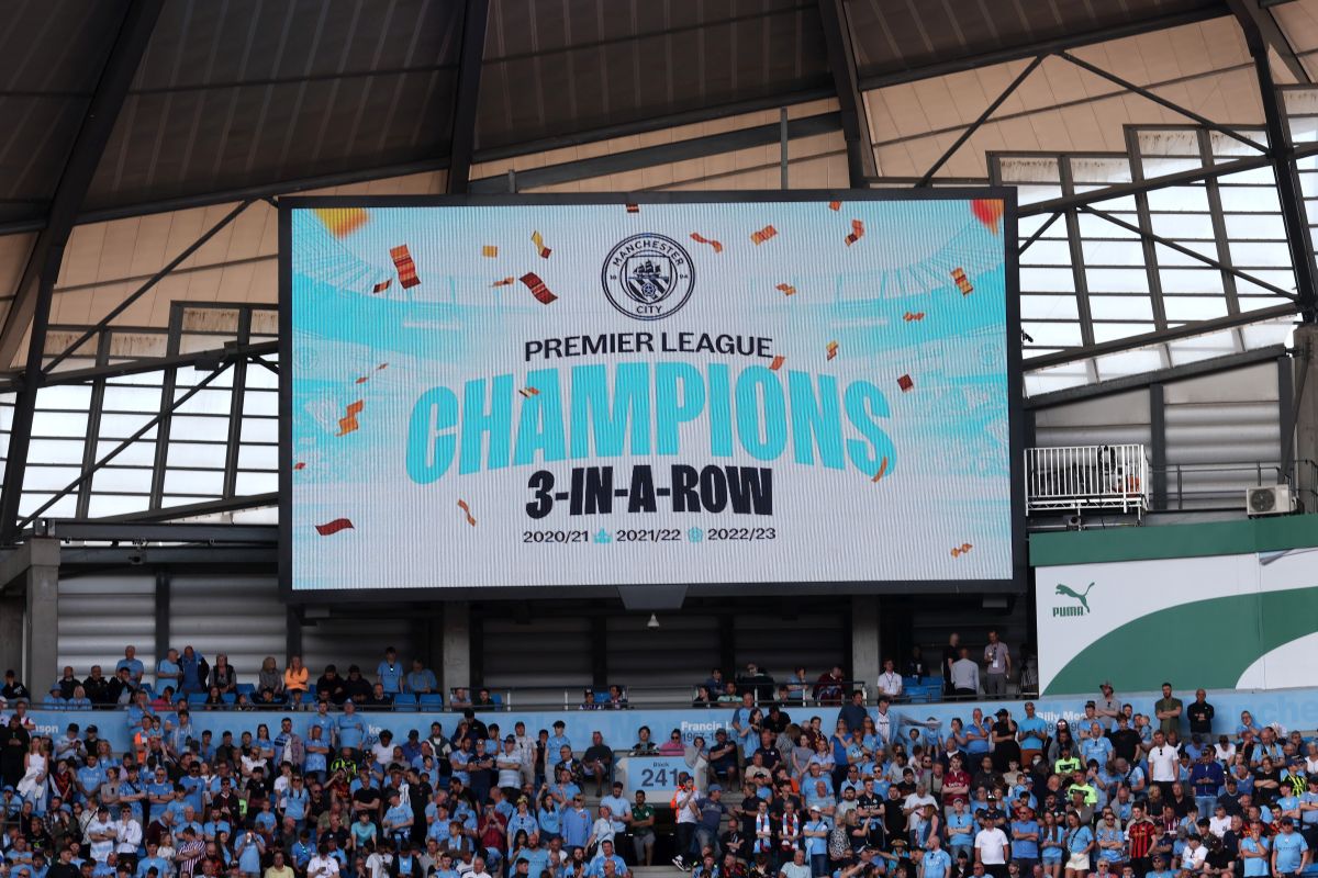 Manchester City - Chelsea 1-0 » „Cetățenii” lui Guardiola au sărbătorit titlul pe „Etihad”. Imagini spectaculoase de la decernarea trofeului