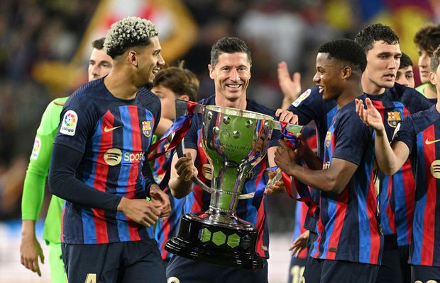 Barcelona a sărbătorit titlul în La Liga, alături de 88.000 de spectatori » Imagini spectaculoase
