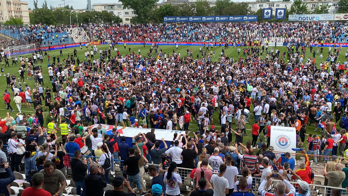 Fiesta la Galați! Fanii au invadat terenul pentru a sărbători promovarea Oțelului + Imagini exclusive din vestiar