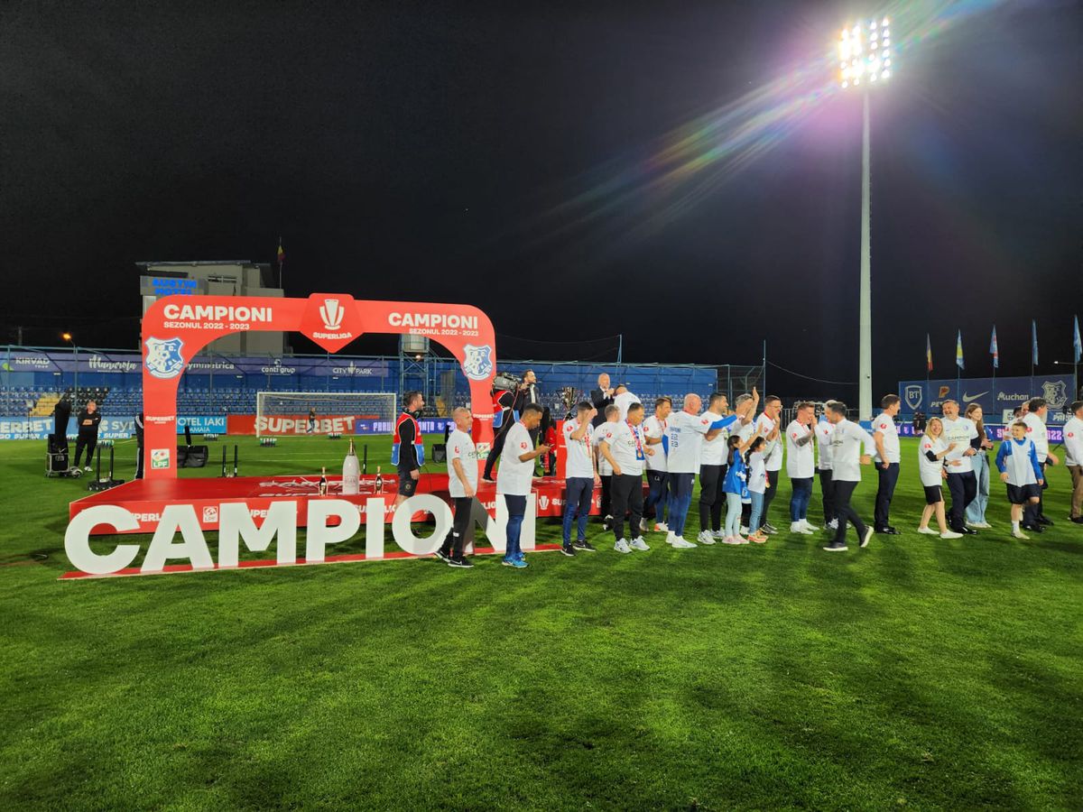 Eroarea lui Târnovanu a readus-o în joc pe Farul! Portarul celor de la FCSB și-a mușcat din tricou de ciudă