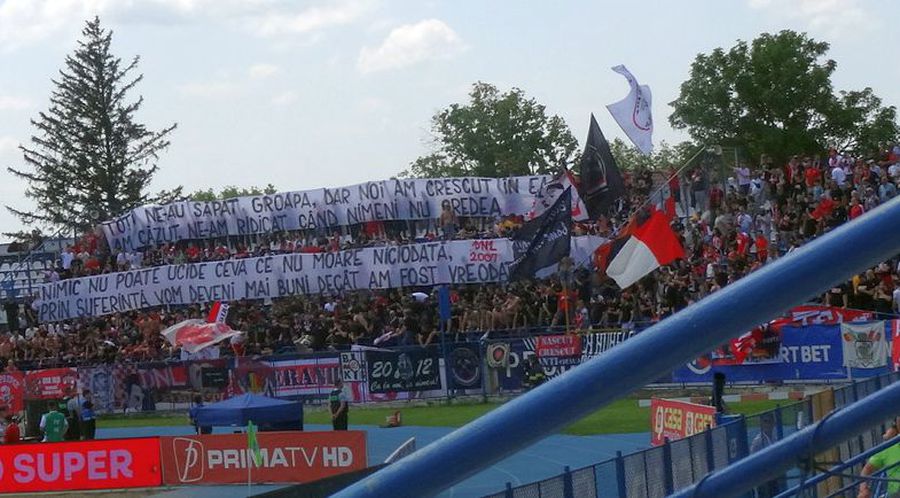 Mesajul suporterilor după ce Dinamo a clacat la Iași și a ratat promovarea directă » Galeria i-a chemat pe jucători la gard